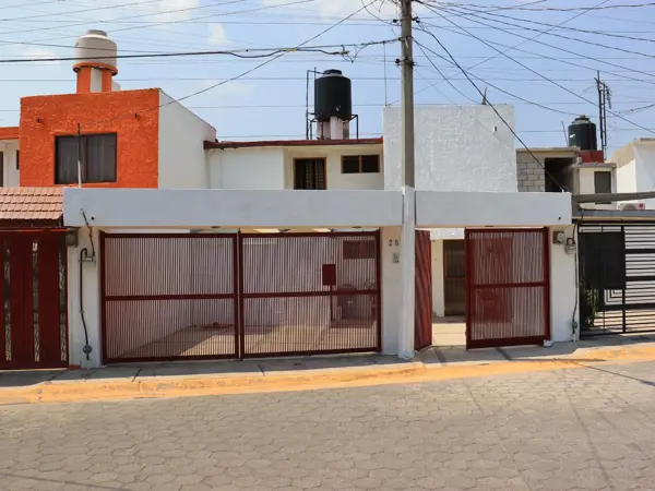 Casa en Venta en Villa de las Flores, Coacalco de Berriozábal, Gated Community
