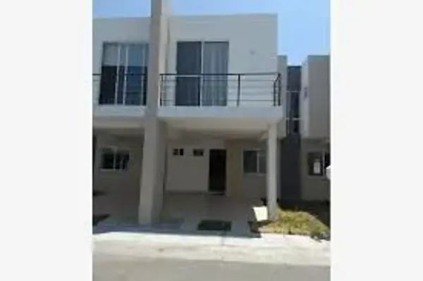 Casa 3 recamaras en condominio con alberca