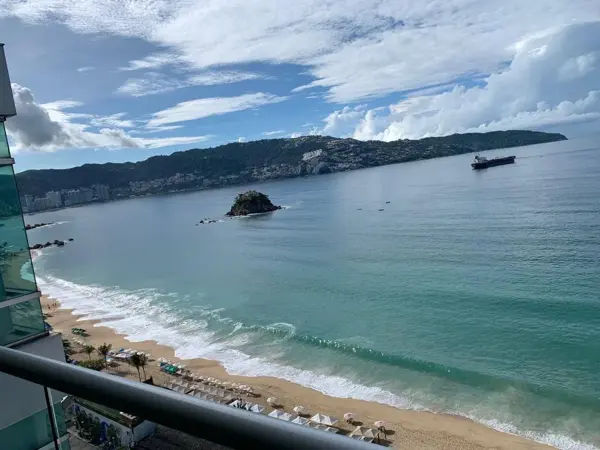Departamento en Venta con Vista a la Bahía y Acceso a la Playa en Fracc. Magallanes, Acapulco