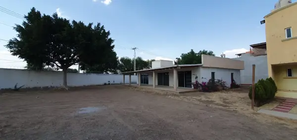 Terreno con Uso de Suelo Comercial y Habitacional