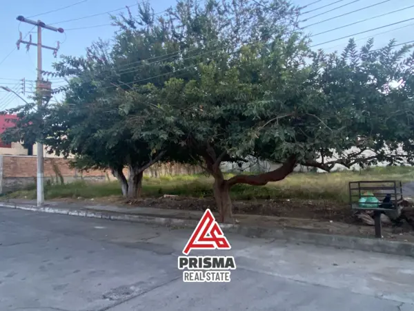 Terreno en esquina para actividades productivas en Residencial La Loma, Tepic