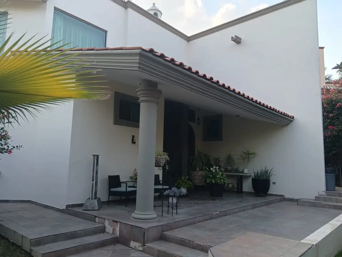 Casa en venta en Villas de Irapuato, Irapuato — foto 1 de 33