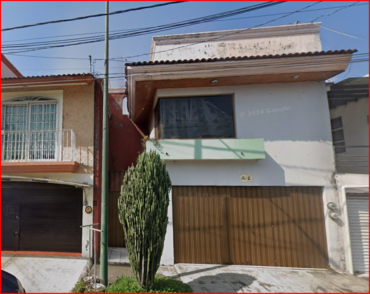 Casa en venta en Jardines de Cupatitzio, Uruapan — foto 1 de 11