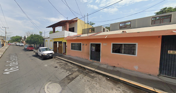 VENDO CASA EN EL CENTRO DE COLIMA-COL