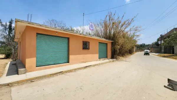 PROPIEDAD EN ATZOMPA SOBRE AV PRINCIPAL MUY CERCA DEL MUNICIPIO