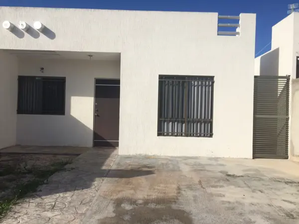 Casa en Venta en Fraccionamiento Las Américas, Mérida - Ubicación Privilegiada en Comunidad Cerrada