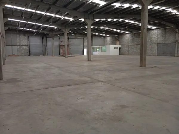 Bodega con rampa por Eulalio Gutiérrez