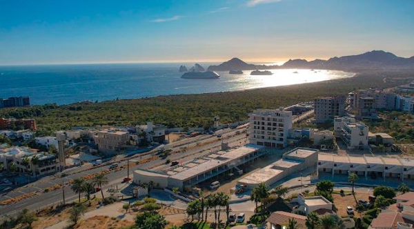 Locales Comerciales en Plaza Sobre Carretera Transpeninsular, Los Cabos - Venta