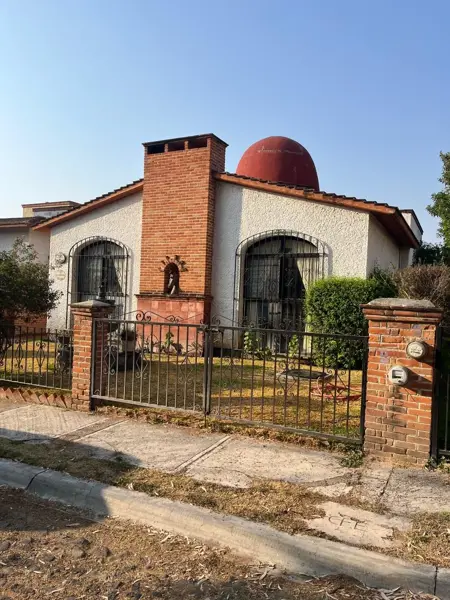 BAJA DE PRECIO : Casa de una Planta en Venta en Club de Golf Tequisquiapan con Jardín Grande BAJA DE PRECIO : Casa de una Planta en Venta en Club de Golf Tequisquiapan con Jardín Grande