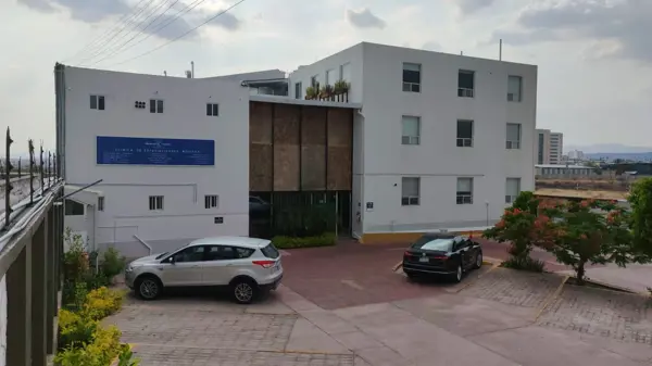 CENTRO MEDICO CON ATENCION PERSONALIZADA ZONA RESIDENCIAL DE JURIQUILLA IDEAL P PONER TU CONSULTORIO