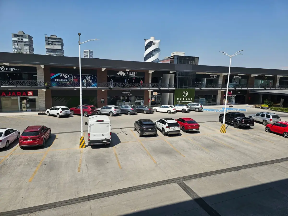 Local en renta en Lomas de Angelópolis, San Andrés Cholula — foto 1 de 10