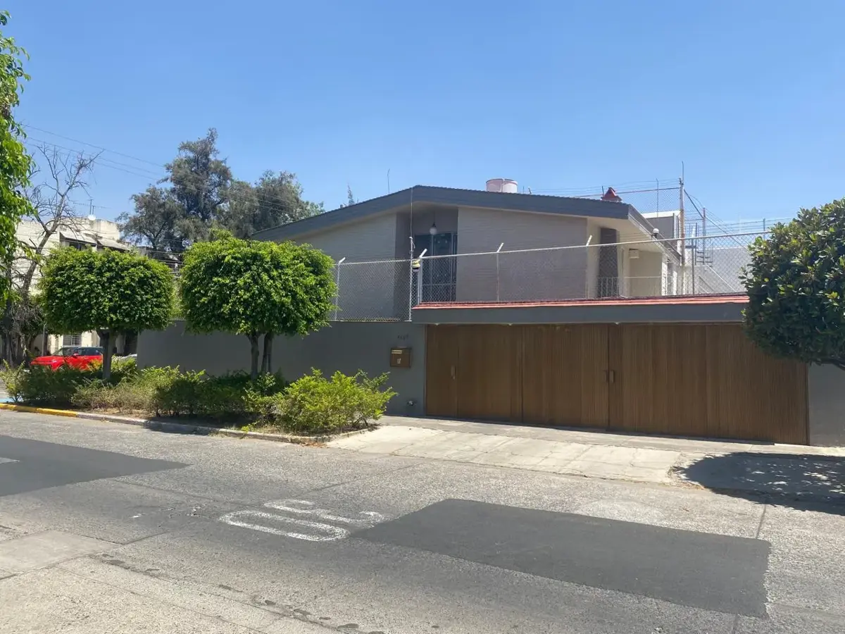 Casa en renta en Camino Real, Zapopan — foto 1 de 9