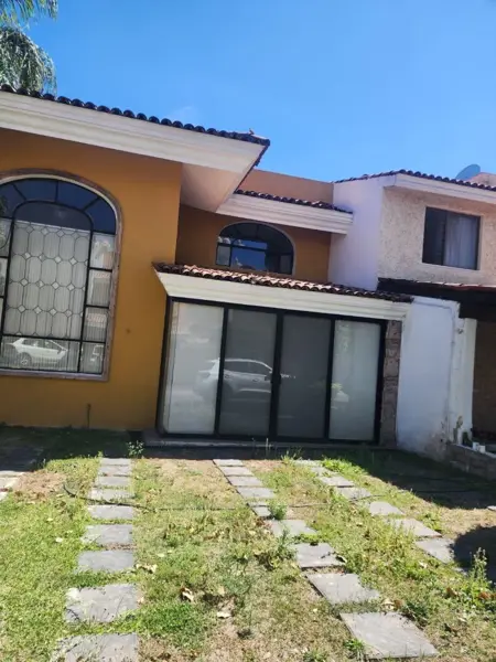 Casa en Coto Muy Cerca de Plaza del Sol, Zapopan