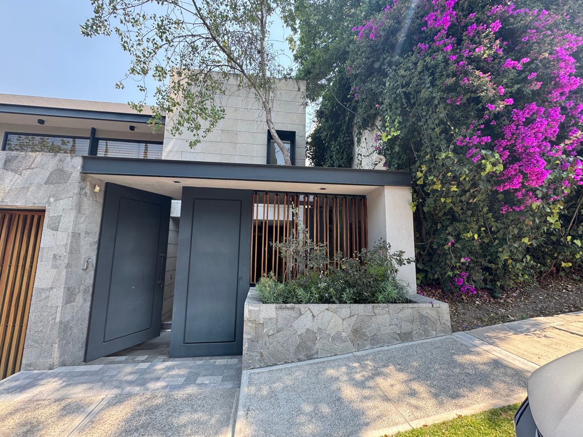 Casa en venta en Bosques de las Palmas, Huixquilucan — foto 1 de 36