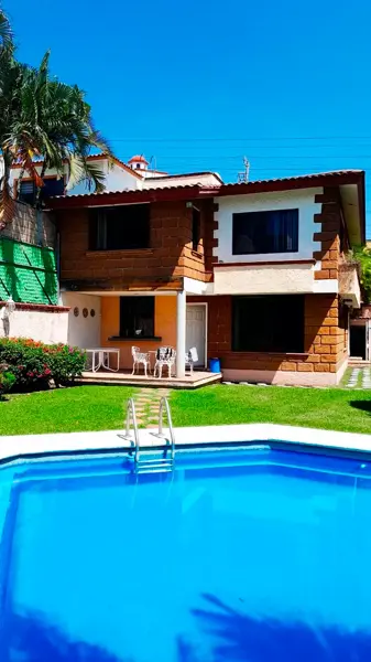 Casa en venta en el Fraccionamiento Burgos Bugambilias con Alberca en Temixco