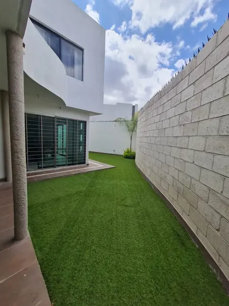 Casa Amueblada en Fraccionamiento con Alberca en Villa de Pozos, San Luis Potosí