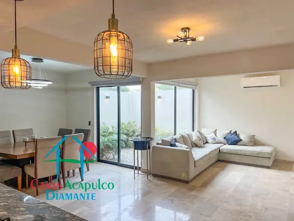 Casa con roof garden en zona residencial cerca de las mejores playas de Acapulco Casa con roof garden en zona residencial cerca de las mejores playas de Acapulco