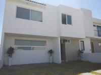 Renta de Casa en Condominio en San Isidro, Querétaro con Jardín y Estacionamiento
