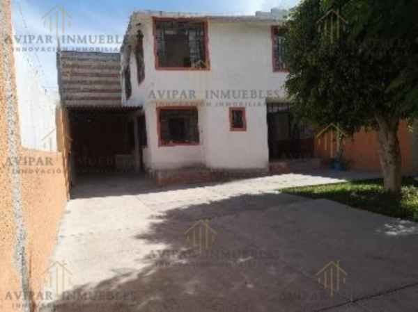 Casa 3 Estac. en San Juan del Rio, Qto. Eck091.