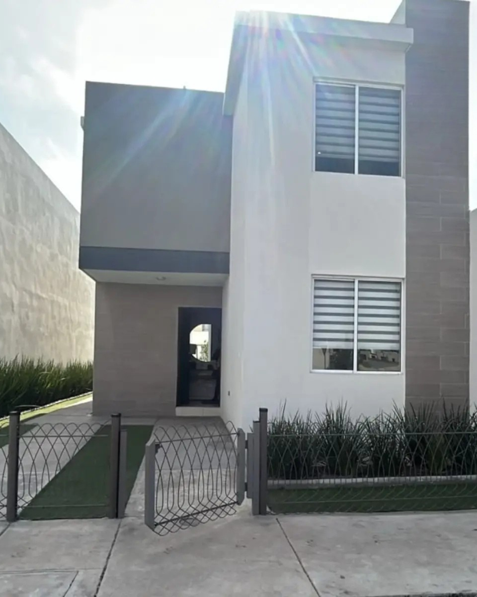 CASA EN VENTA FRACC. CASTELLANA AL PONIENTE DE SALTILLO CASA EN VENTA FRACC. CASTELLANA AL PONIENTE DE SALTILLO