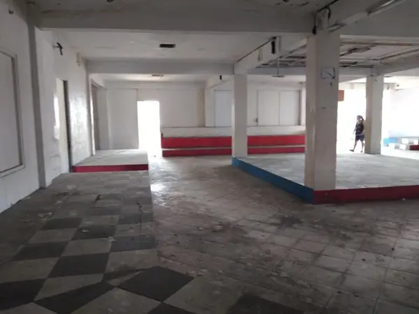 BODEGA O LOCAL 500 M2  EN PRIMER NIVEL CENTRO
