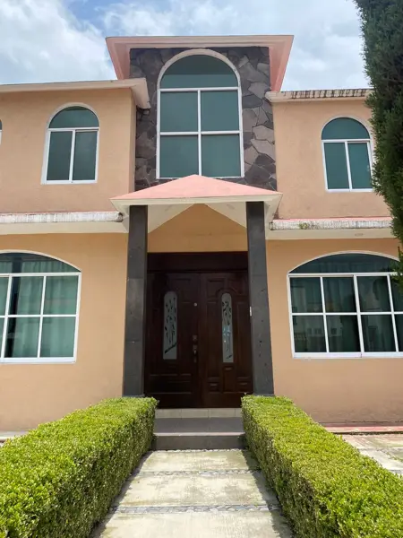 Casa en venta en Santa Cruz Otzacatipan, Toluca — foto 2 de 28