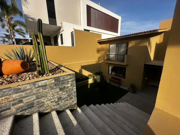 Casa en venta en Vista Real y Country Club, Corregidora — foto 2 de 47
