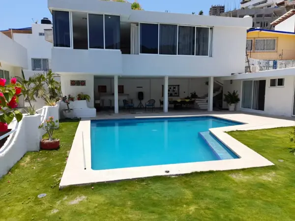 CASA SOLA EN FRACC. COSTA AZUL $ 7,500,000.00