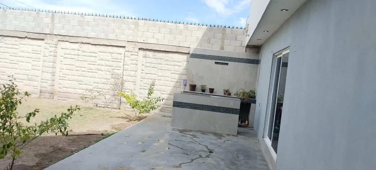 Vista 5 de Venta de Casa en Los Cedros, Gómez Palacio: Espaciosa Residencia en Comunidad Cerrada