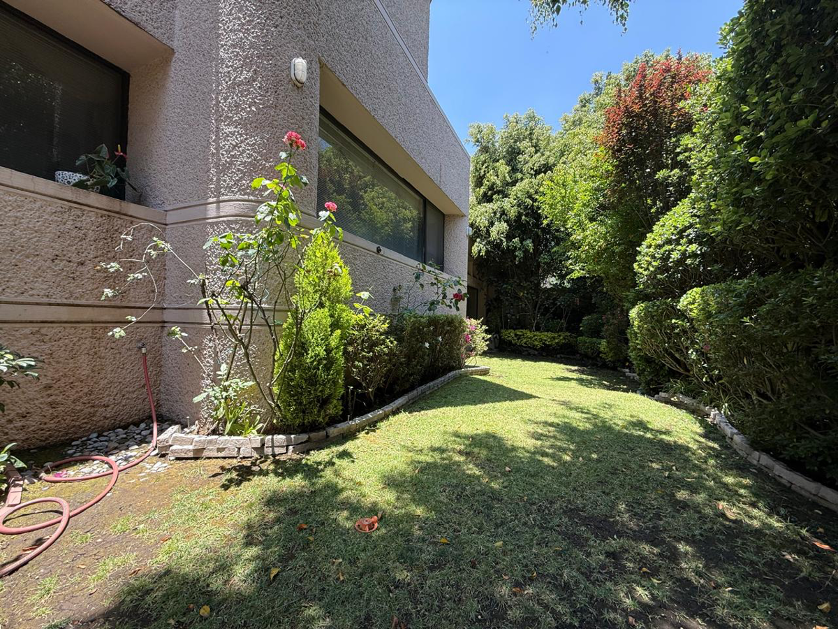 Casa en venta en Lomas Country Club, Huixquilucan — foto 1 de 24