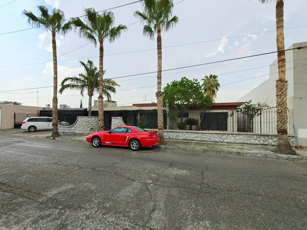 Casa en venta en Navarro, Torreón — foto 1 de 21