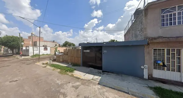 Casa en venta en Valle Dorado INFONAVIT, Zamora — foto 2 de 12