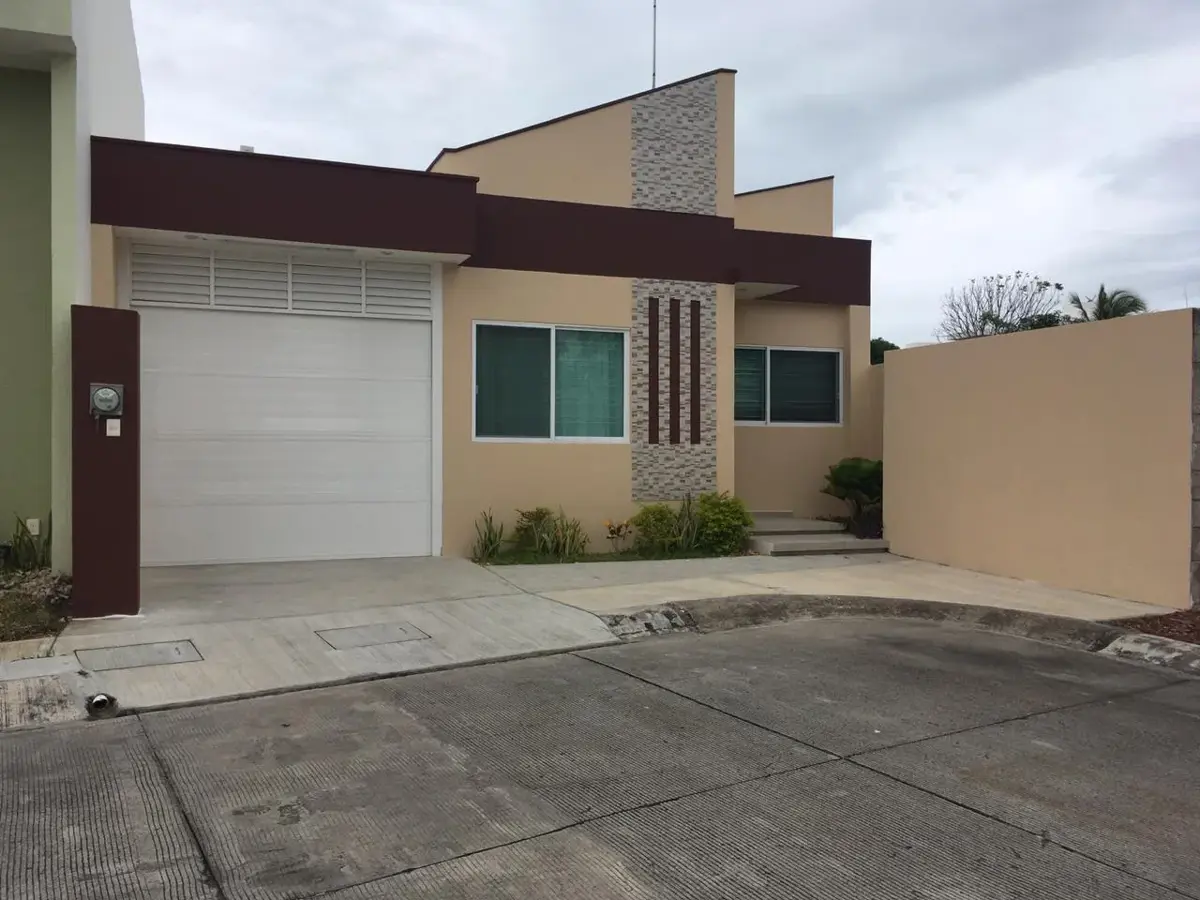 Casa en venta en Las Lomas Residencial, Alvarado — foto 1 de 6