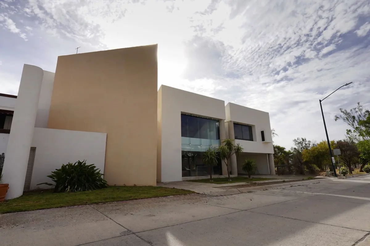 Casa en venta en Los Naranjos, León — foto 1 de 27