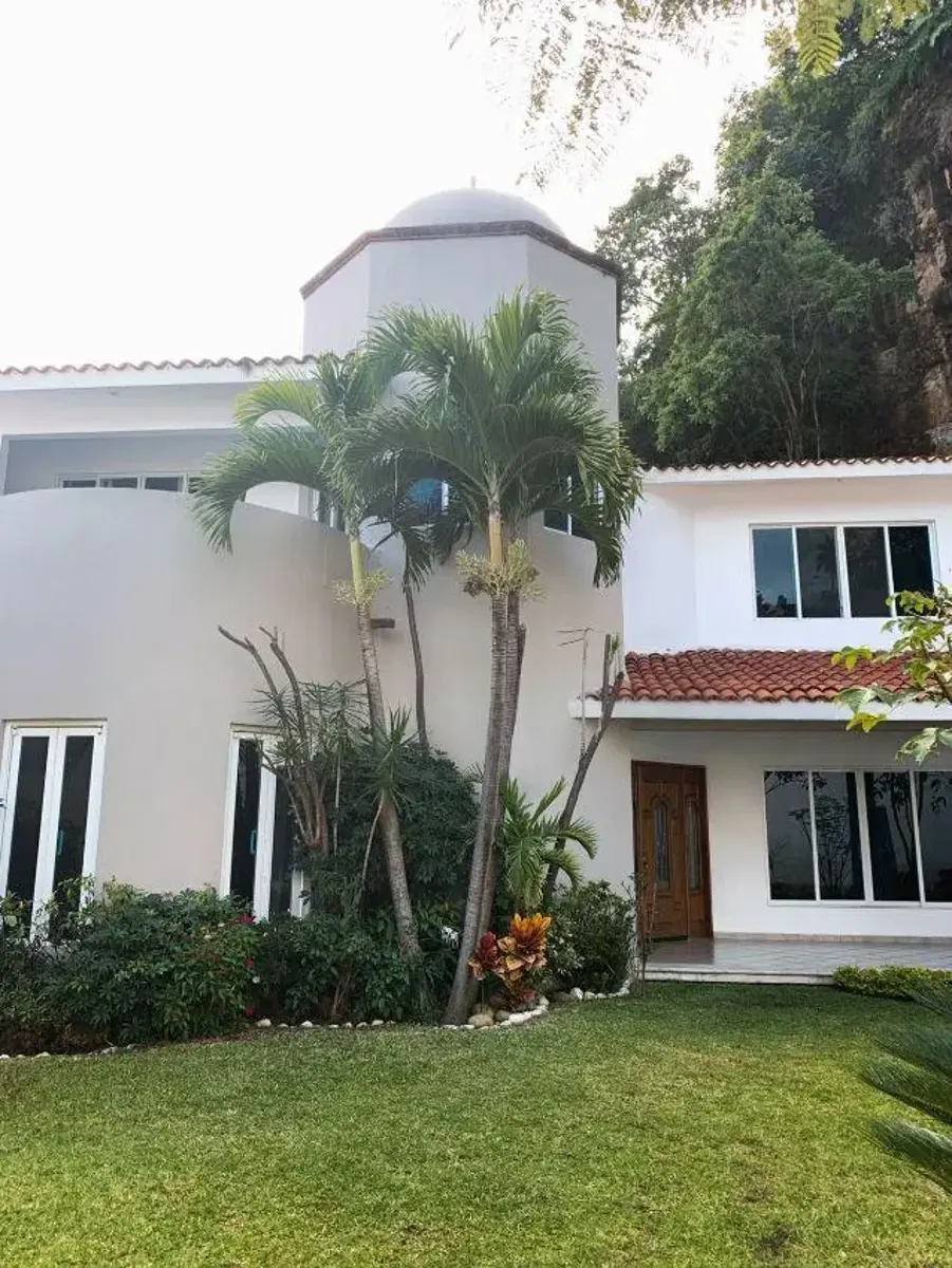 Casa en venta en Lomas de Atzingo, Cuernavaca — foto 1 de 45