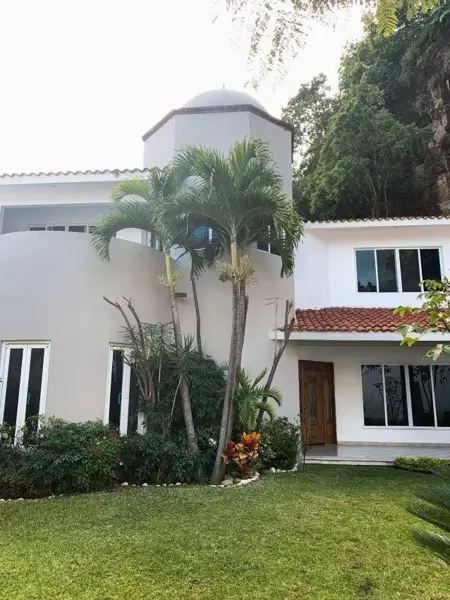 CASA EN FRACCIONAMIENTO LOMAS DE ATZINGO