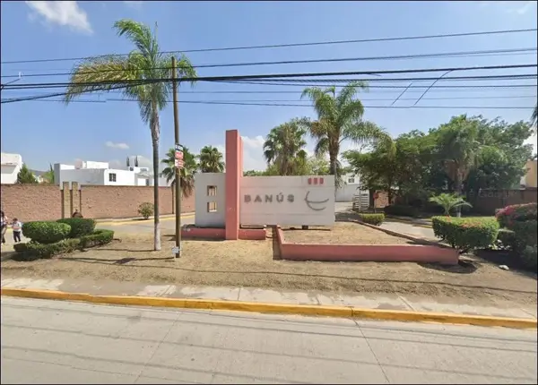 CASA EN VENTA EN BANUS TLAJOMULCO