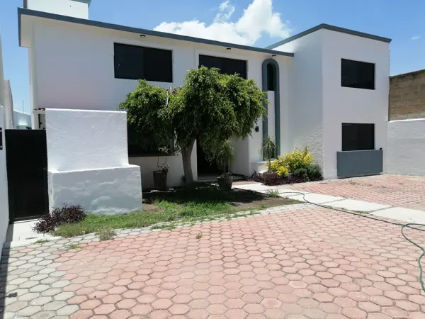 Casa Residencial Recien Remodelada Amplios Espacios Ganela!!!!!