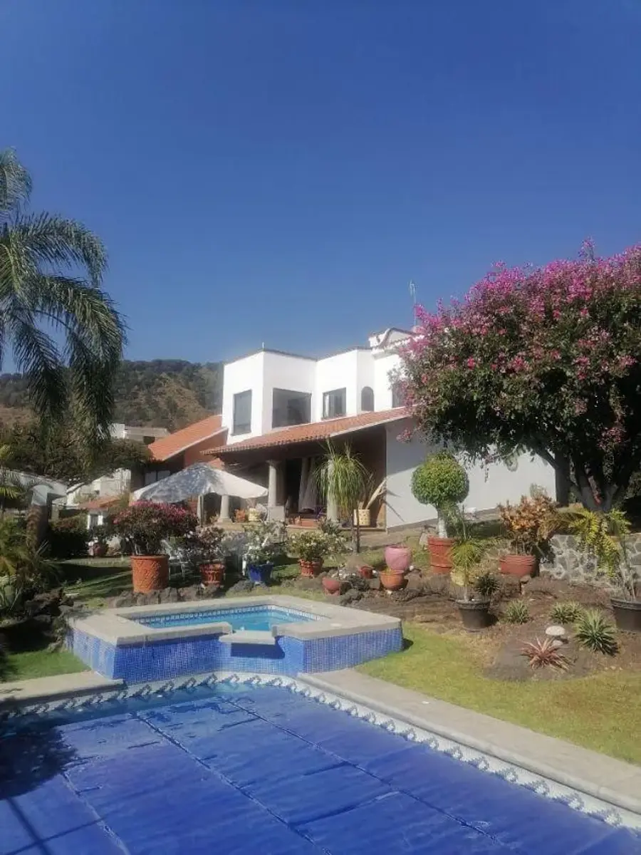 Casa en venta en Rodolfo López de Nava (Los Naranjos), Cuernavaca — foto 1 de 31