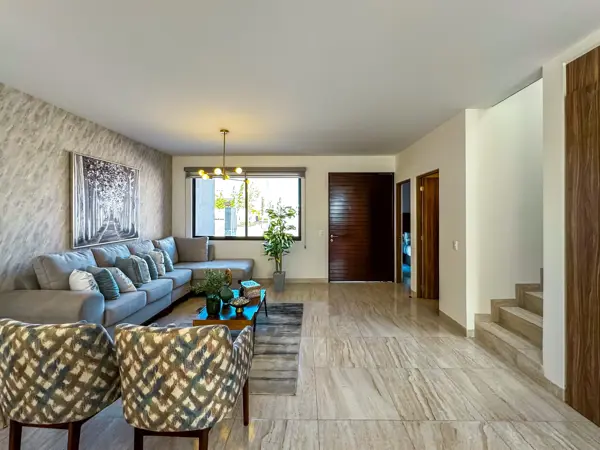 Casa en venta con recámara en planta baja en Altos del Marqués, Querétaro