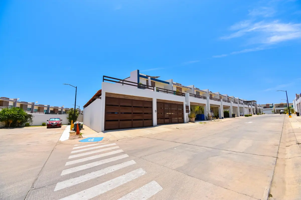 Casa en venta en Hacienda del Seminario, Mazatlán — foto 1 de 54
