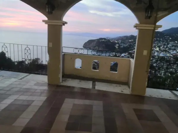 Casa con vista al mar en La Mira $1,500,000 pesos