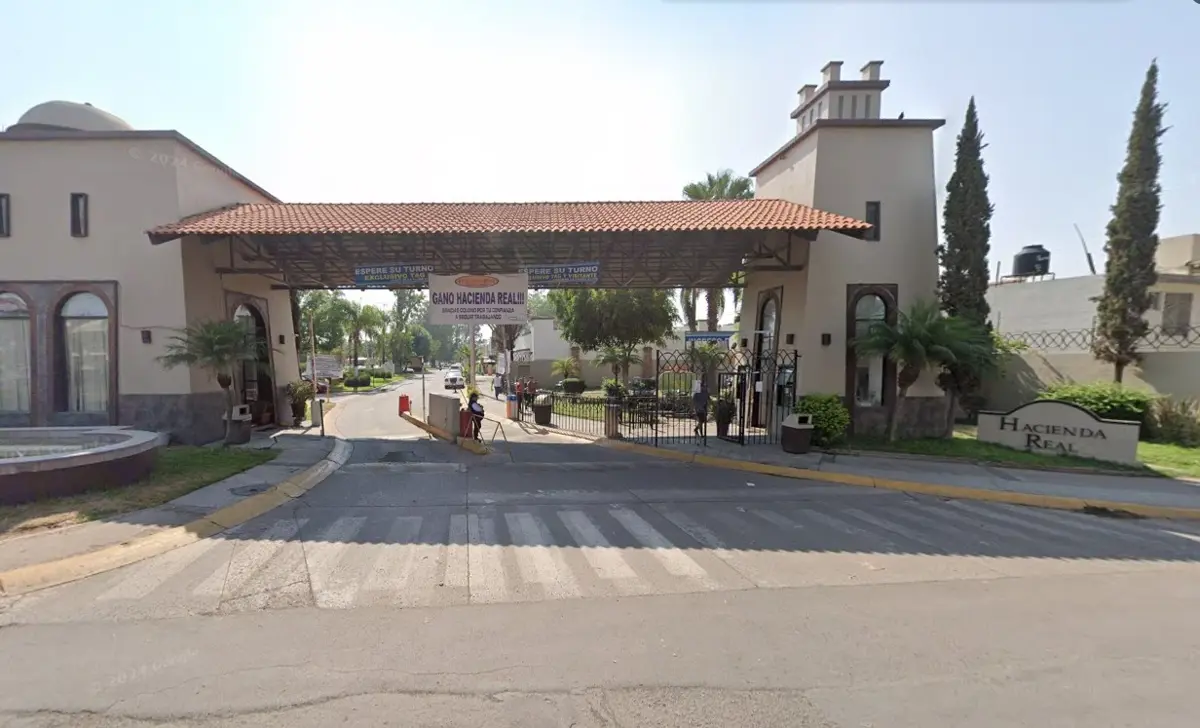 Casa en venta en Jardines de La Hacienda, Tonalá — foto 1 de 16