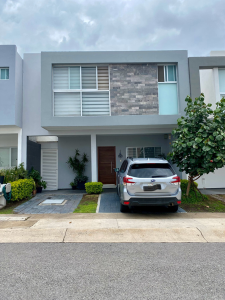 Casa en Venta en Juriquilla, Querétaro con Amenidades y Seguridad