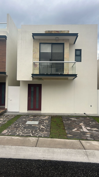Casa en renta: CUMBRES DE JURIQUILLA (4a. recámara opcional)