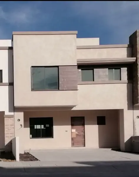 Casa en Condominio con Alberca y Gimnasio en La Vista Residencial, Querétaro