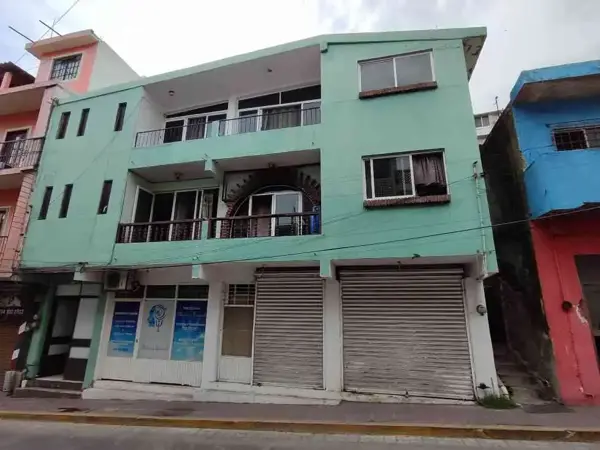 EN PROPIEDAD EN EL CENTRO 2 LOCALES Y 2 DEPARTAMENTOS  APTO PARA OFICINAS
