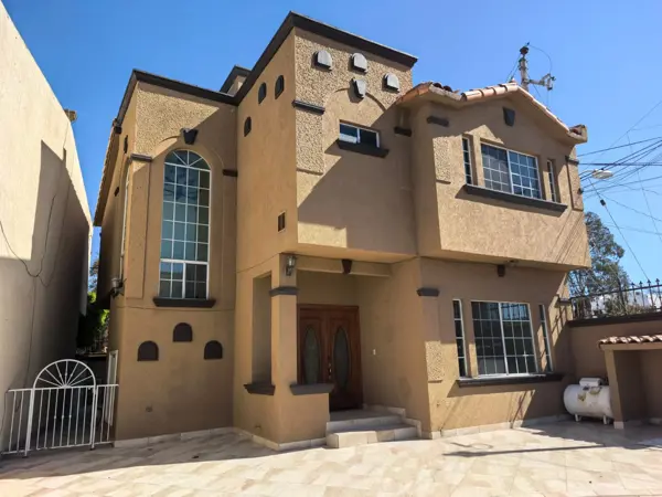 Moderna y funcional – Casa en venta en Otay Altabrisa