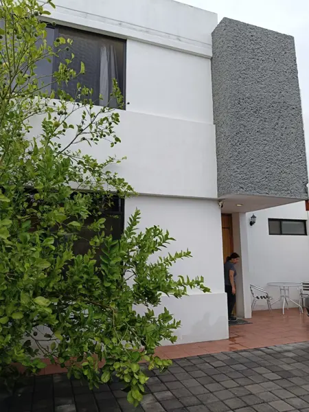 Casa en Venta en Jardines de la Hacienda, Querétaro - Amplia Propiedad en Comunidad Cerrada