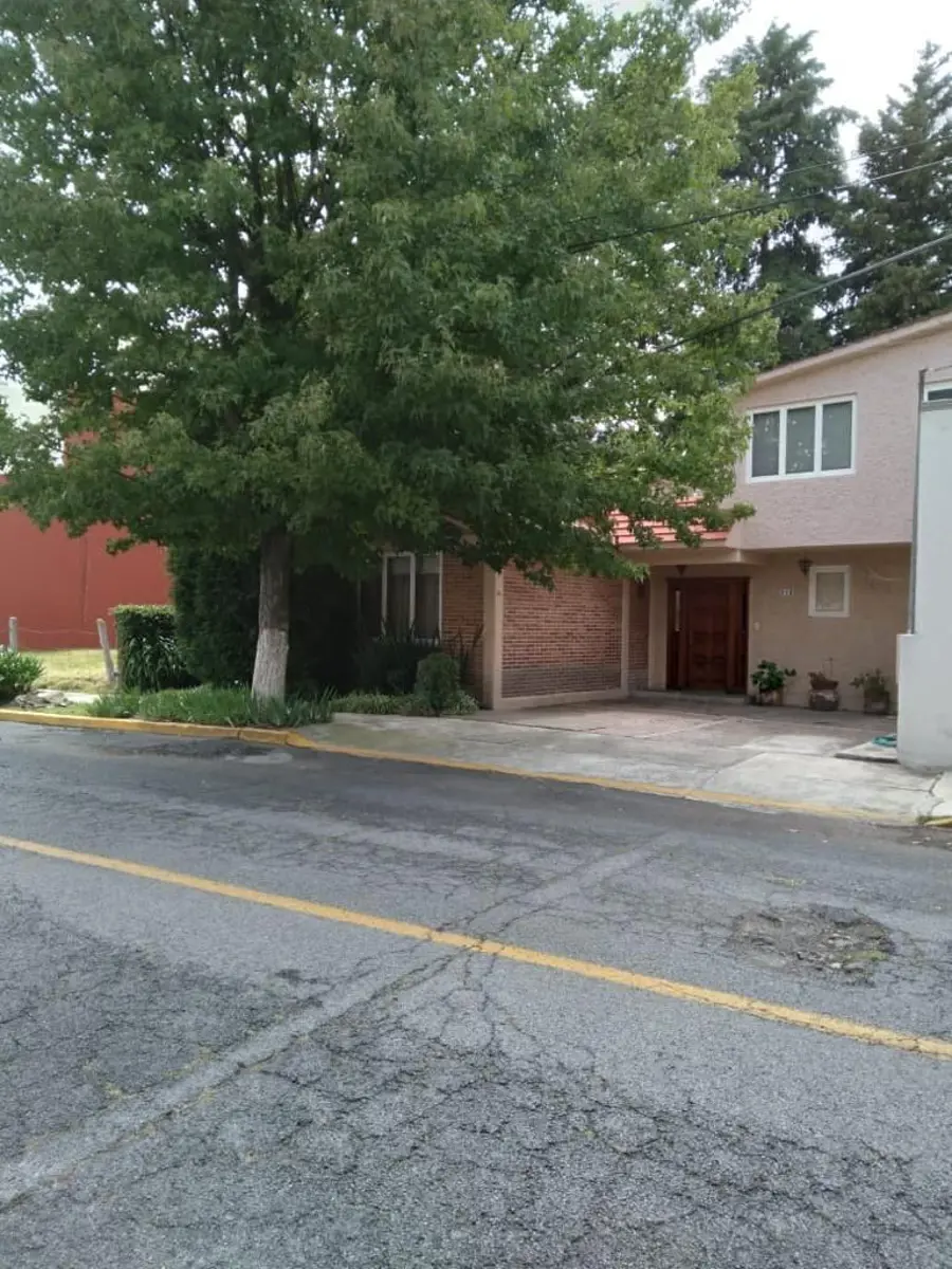 Casa en venta en San Carlos, Metepec — foto 1 de 17